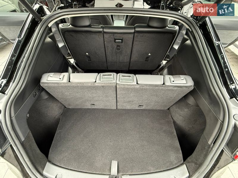 Позашляховик / Кросовер Tesla Model Y 2024 в Чернівцях фото 24 Позашляховик / Кросовер Tesla Model Y 2024 в Чернівцях