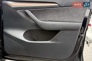 Внедорожник / Кроссовер Tesla Model Y 2024 в Черновцах