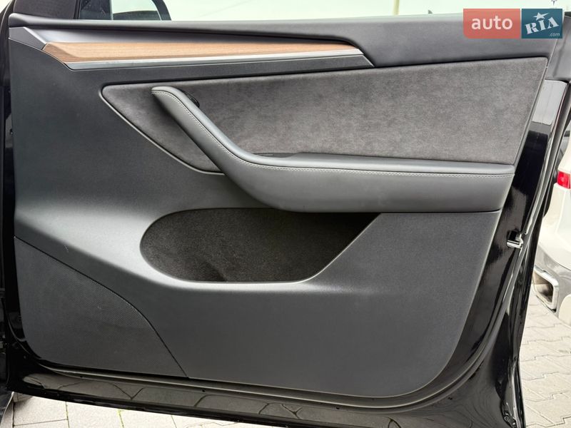 Позашляховик / Кросовер Tesla Model Y 2024 в Чернівцях фото 47 Позашляховик / Кросовер Tesla Model Y 2024 в Чернівцях