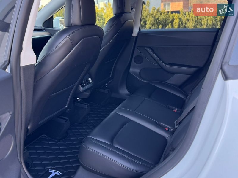 Позашляховик / Кросовер Tesla Model Y 2021 в Чернівцях фото 15 Позашляховик / Кросовер Tesla Model Y 2021 в Чернівцях