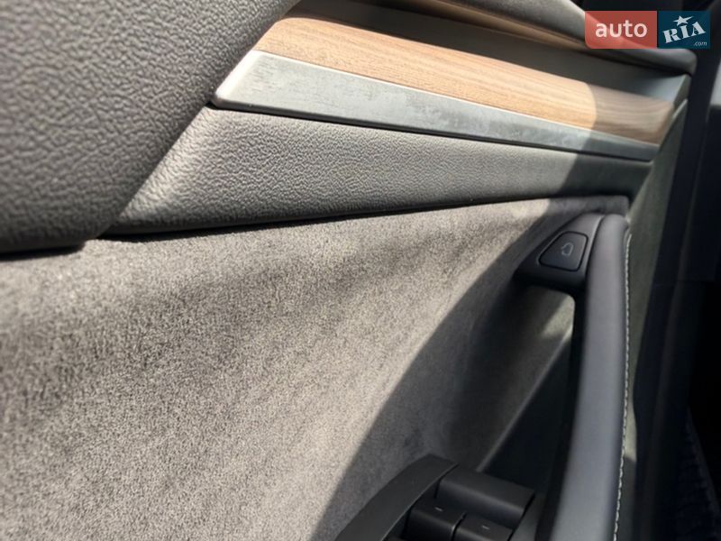 Внедорожник / Кроссовер Tesla Model Y 2024 в Харькове