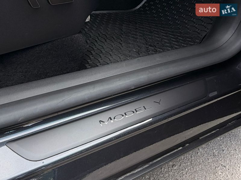 Внедорожник / Кроссовер Tesla Model Y 2024 в Харькове