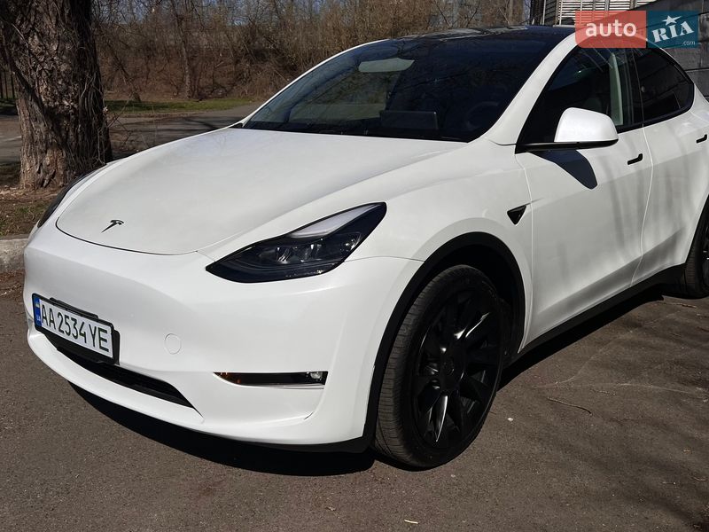 Tesla Model Y 2024