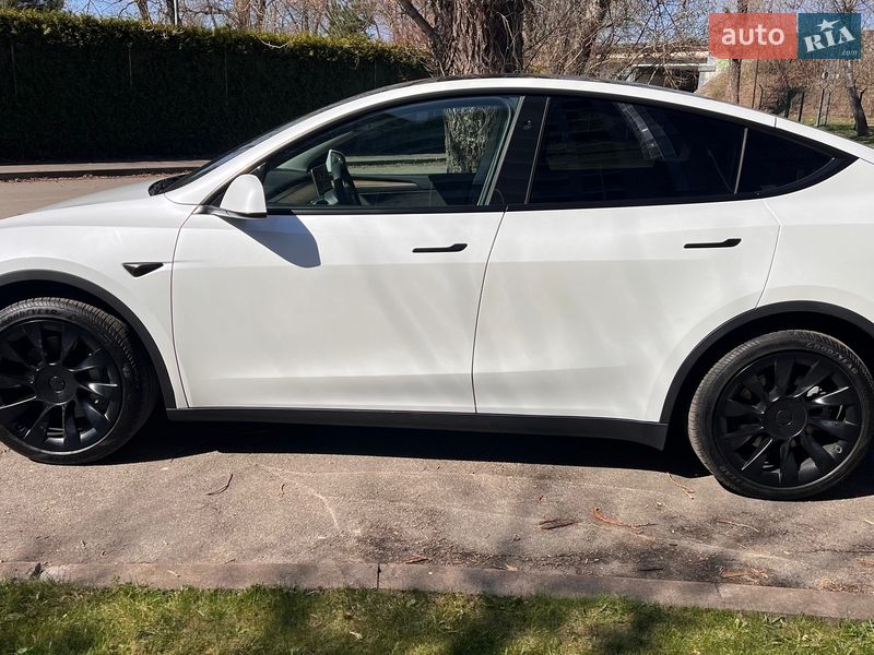 Позашляховик / Кросовер Tesla Model Y 2024 в Києві
