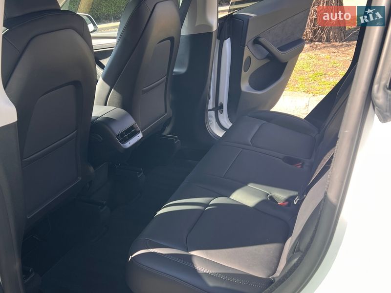Позашляховик / Кросовер Tesla Model Y 2024 в Києві