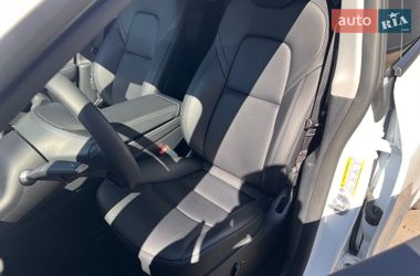 Позашляховик / Кросовер Tesla Model Y 2024 в Києві