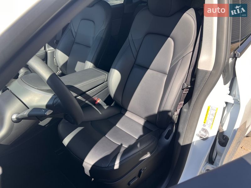 Позашляховик / Кросовер Tesla Model Y 2024 в Києві