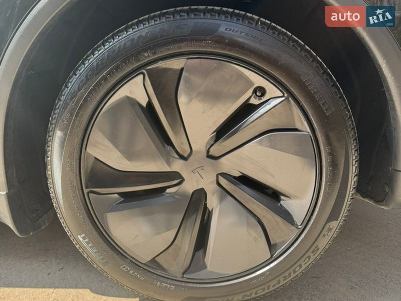 Внедорожник / Кроссовер Tesla Model Y 2025 в Львове