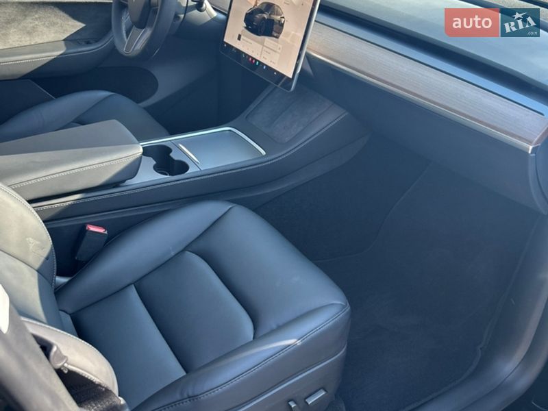 Внедорожник / Кроссовер Tesla Model Y 2024 в Киеве