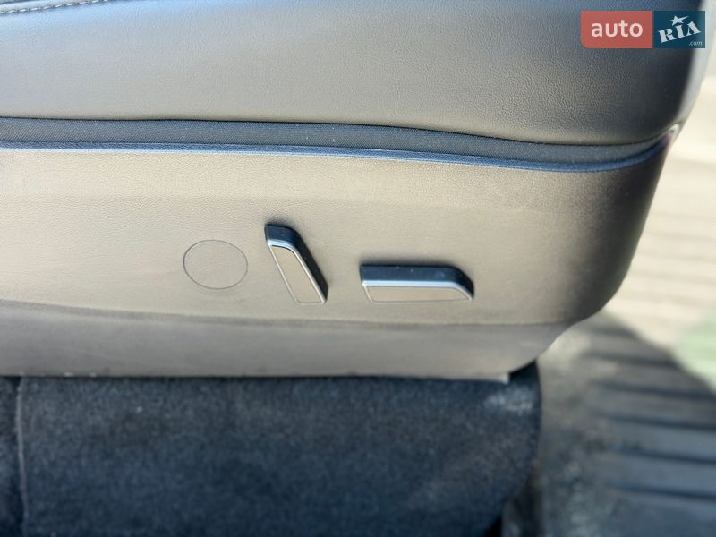 Позашляховик / Кросовер Tesla Model Y 2023 в Києві