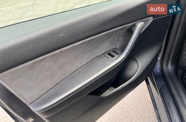 Внедорожник / Кроссовер Tesla Model Y 2021 в Львове