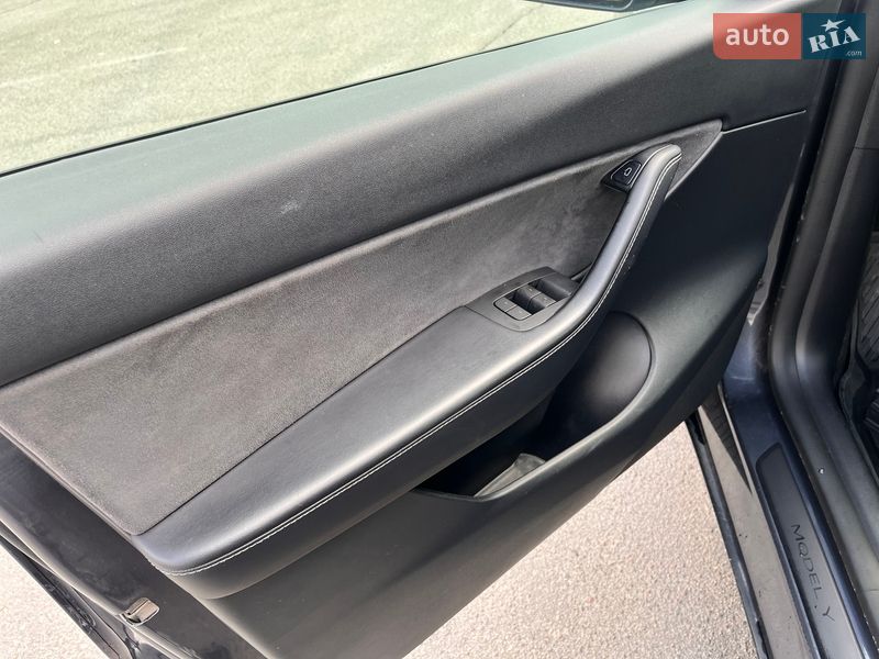 Внедорожник / Кроссовер Tesla Model Y 2021 в Львове