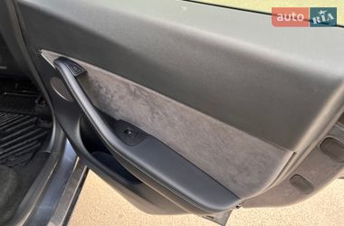 Внедорожник / Кроссовер Tesla Model Y 2021 в Львове