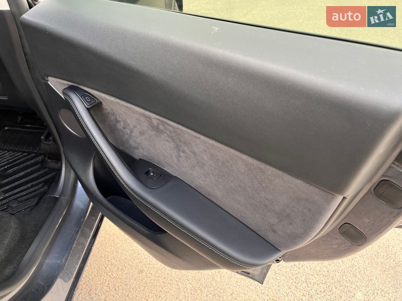 Внедорожник / Кроссовер Tesla Model Y 2021 в Львове