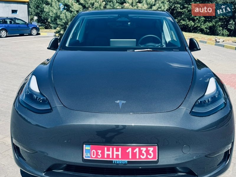 Tesla Model Y 2023