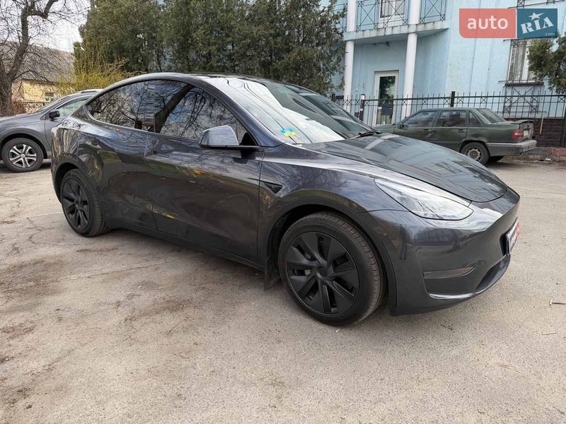 Внедорожник / Кроссовер Tesla Model Y 2025 в Киеве