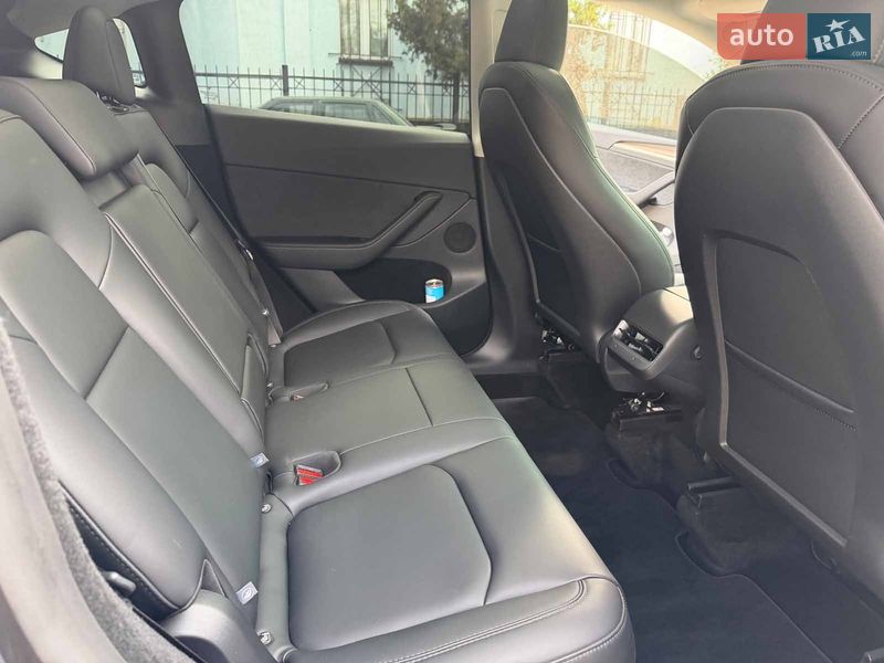 Внедорожник / Кроссовер Tesla Model Y 2025 в Киеве