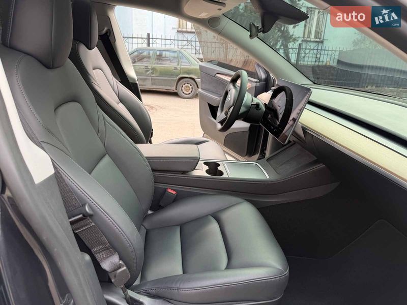 Внедорожник / Кроссовер Tesla Model Y 2025 в Киеве