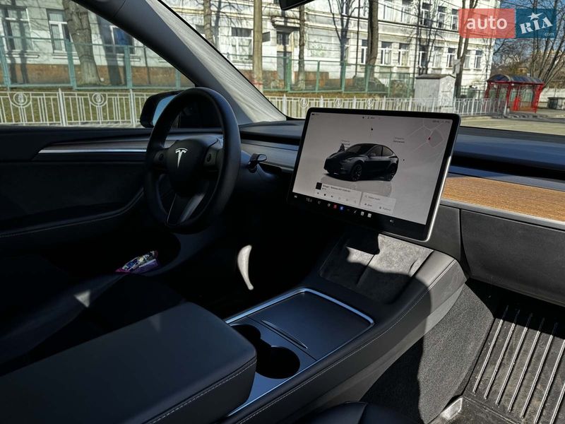 Внедорожник / Кроссовер Tesla Model Y 2024 в Киеве фото 37 Внедорожник / Кроссовер Tesla Model Y 2024 в Киеве
