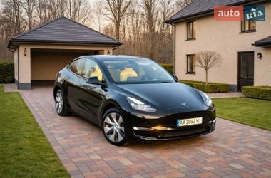 Внедорожник / Кроссовер Tesla Model Y 2023 в Киеве