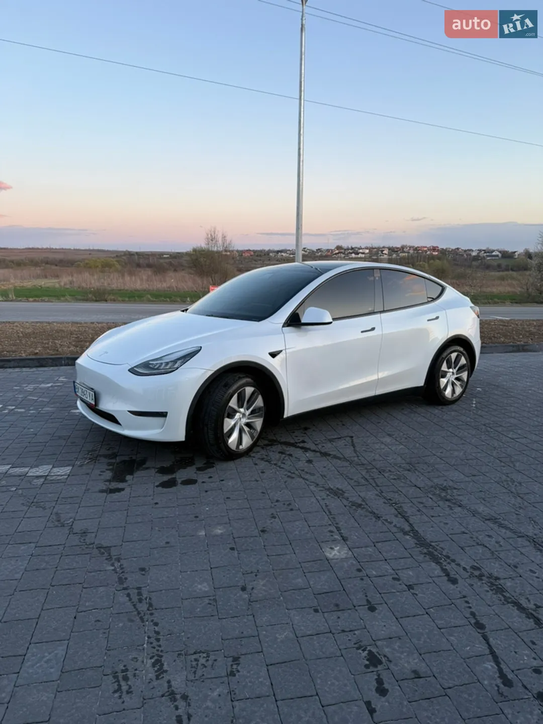 2020 Tesla Model Y - мініатюра 9