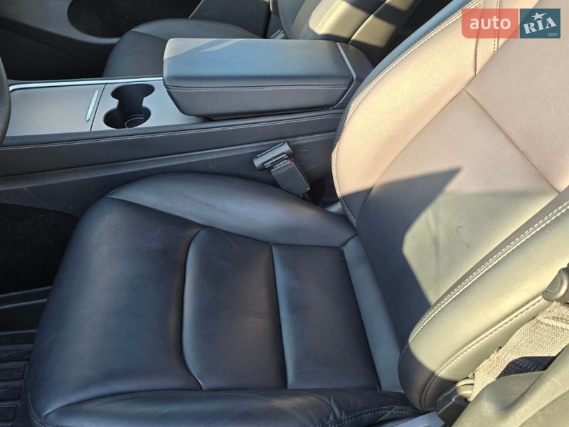 Внедорожник / Кроссовер Tesla Model Y 2024 в Ивано-Франковске