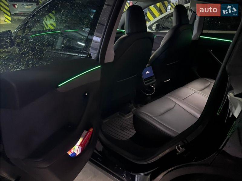 Внедорожник / Кроссовер Tesla Model Y 2025 в Черновцах