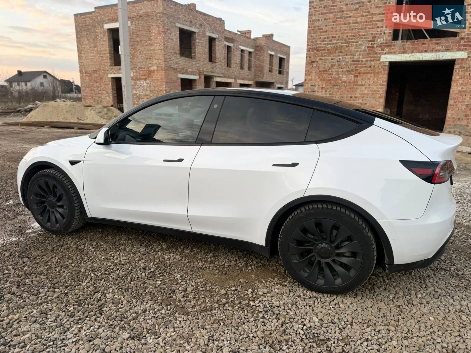 2020 Tesla Model Y - мініатюра 2