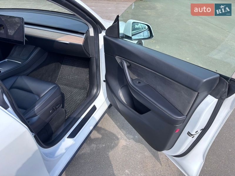 Позашляховик / Кросовер Tesla Model Y 2021 в Івано-Франківську