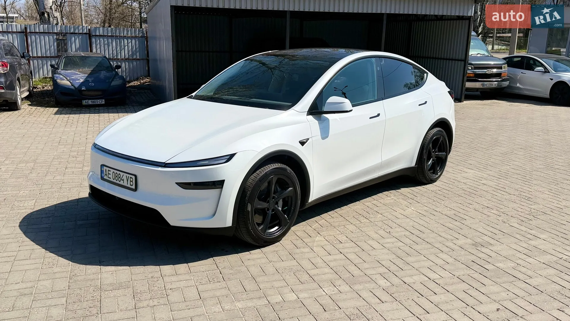 2025 Tesla Model Y - мініатюра 3