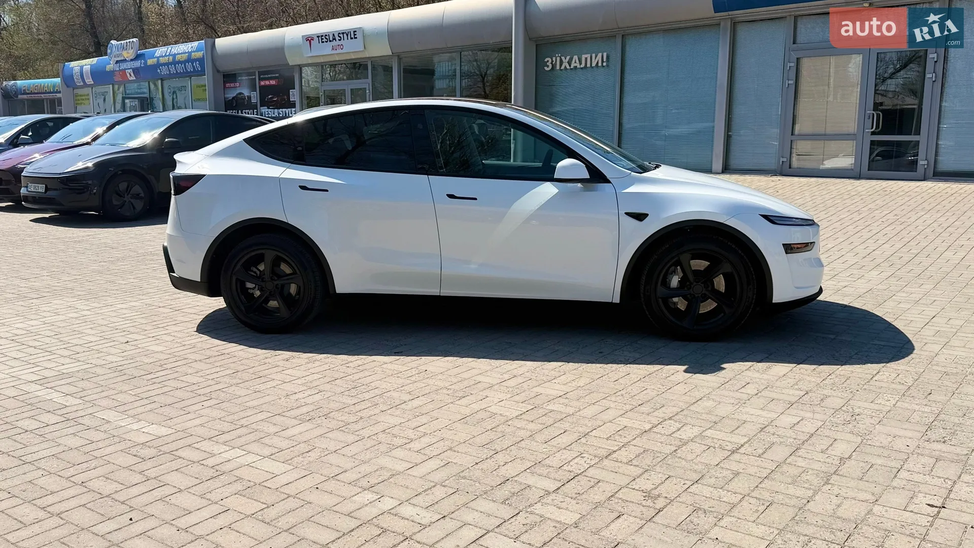 2025 Tesla Model Y - мініатюра 7