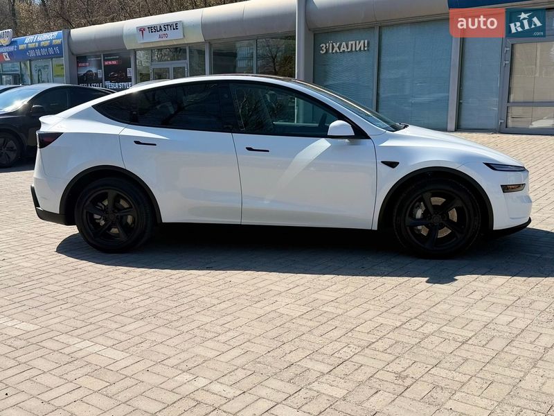 Внедорожник / Кроссовер Tesla Model Y 2025 в Днепре