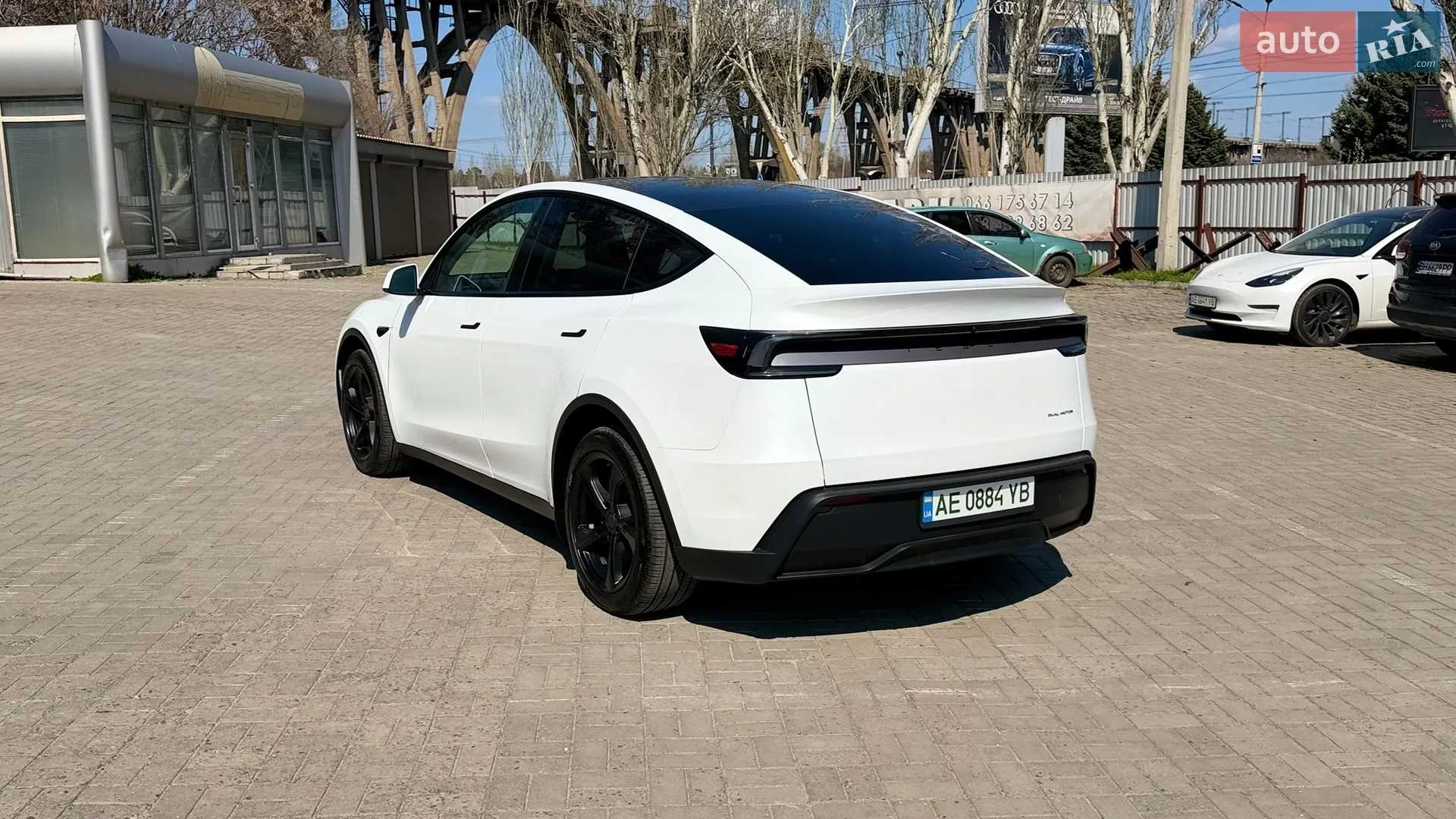 2025 Tesla Model Y - мініатюра 11
