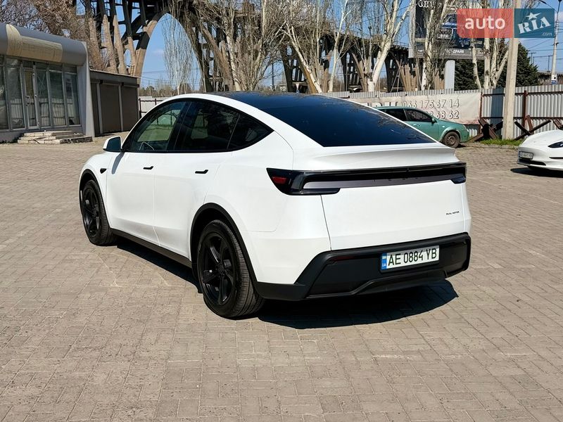 Внедорожник / Кроссовер Tesla Model Y 2025 в Днепре