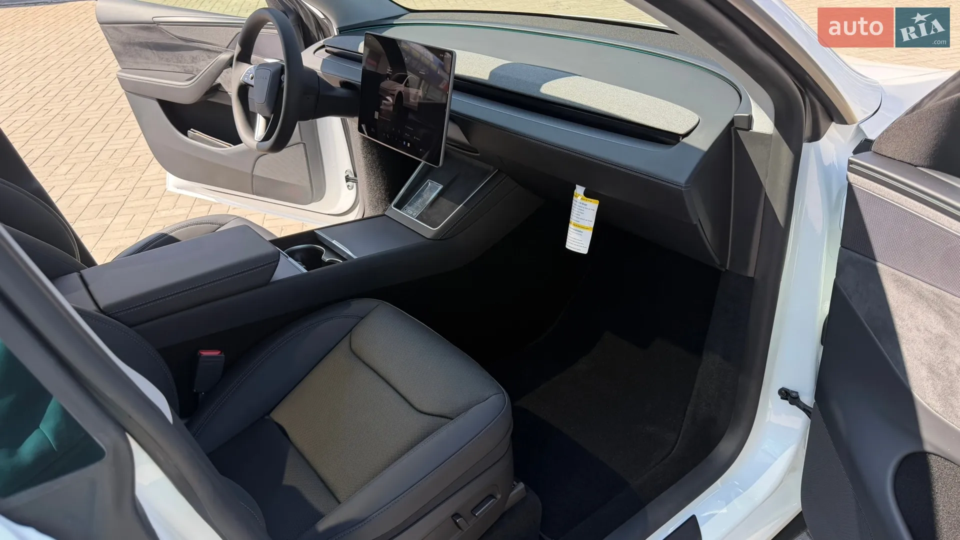 2025 Tesla Model Y - мініатюра 16