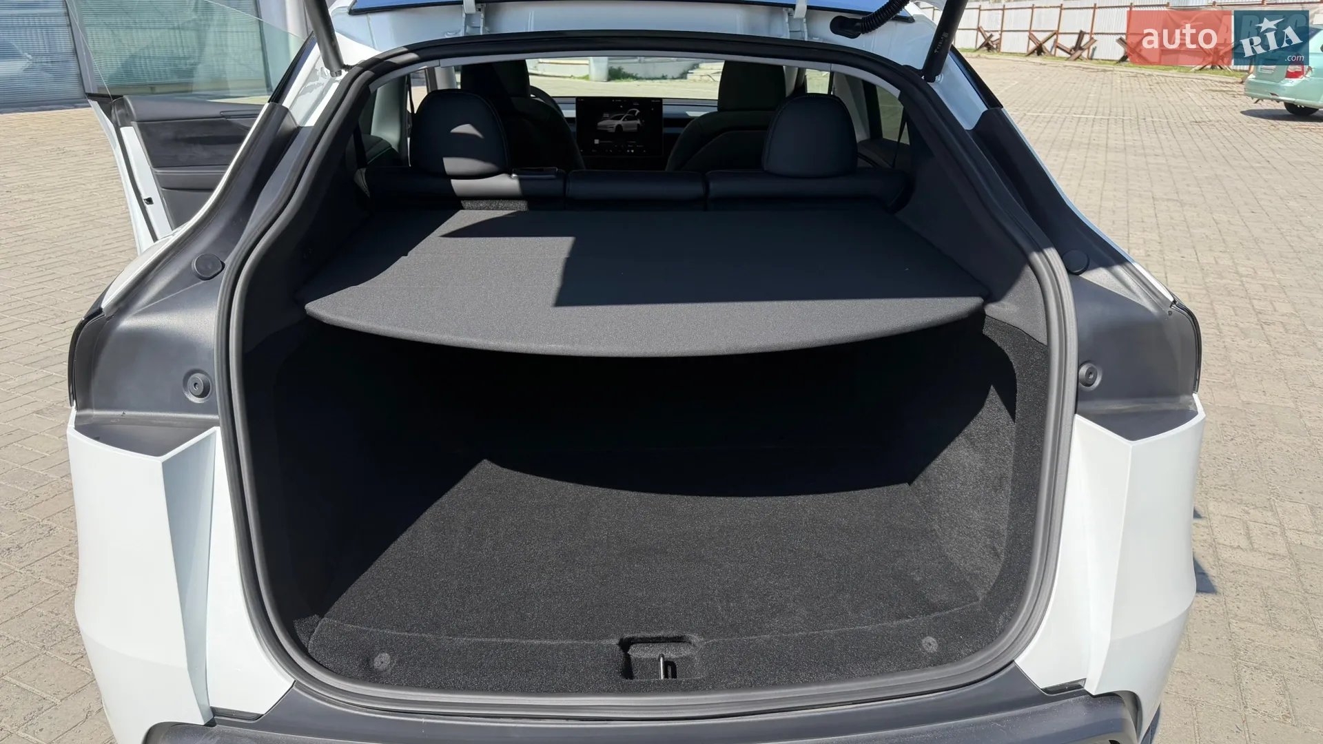 2025 Tesla Model Y - мініатюра 25