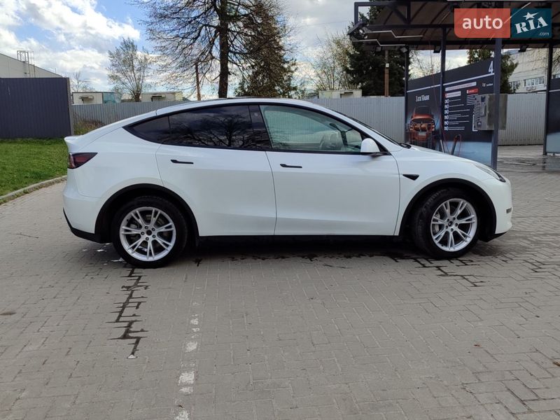 Внедорожник / Кроссовер Tesla Model Y 2023 в Львове