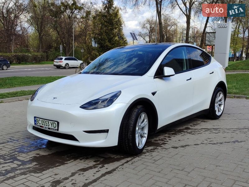 Tesla Model Y 2023