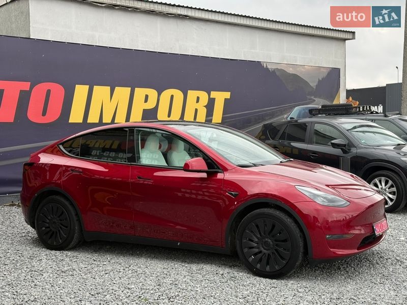 Tesla Model Y 2024