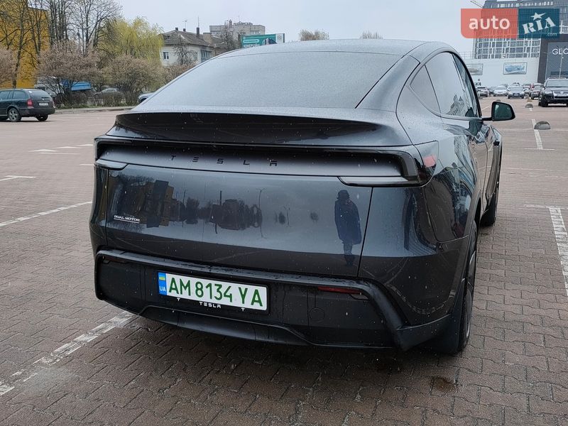 Внедорожник / Кроссовер Tesla Model Y 2025 в Киеве