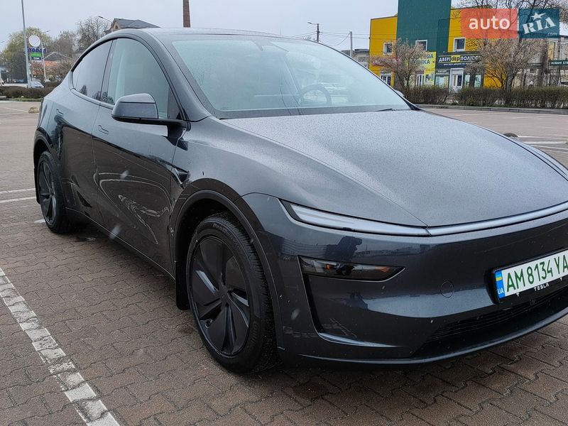 Tesla Model Y 2025 Tesla Model Y 2025
