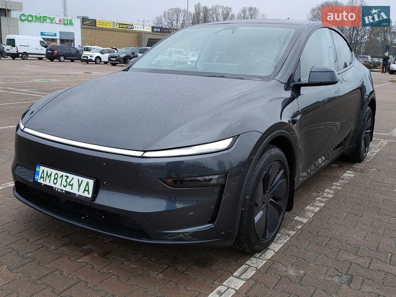 Внедорожник / Кроссовер Tesla Model Y 2025 в Киеве