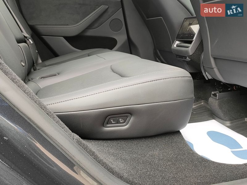 Внедорожник / Кроссовер Tesla Model Y 2025 в Киеве