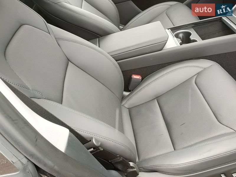Внедорожник / Кроссовер Tesla Model Y 2025 в Киеве