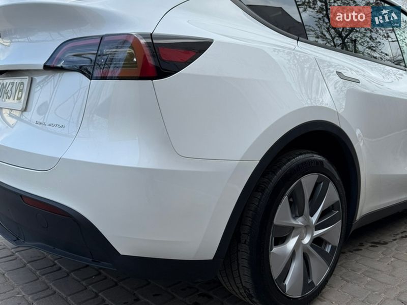 Позашляховик / Кросовер Tesla Model Y 2023 в Первомайську
