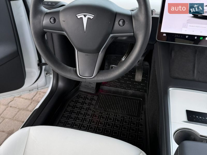 Позашляховик / Кросовер Tesla Model Y 2023 в Первомайську