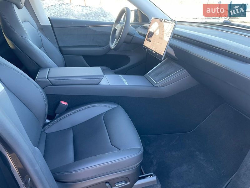 Позашляховик / Кросовер Tesla Model Y 2025 в Рівному