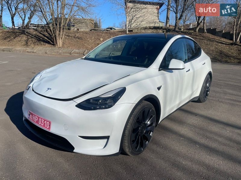 Tesla Model Y 2024