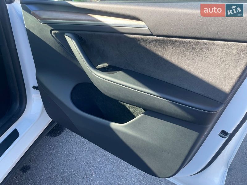 Позашляховик / Кросовер Tesla Model Y 2024 в Рівному