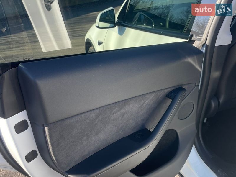 Позашляховик / Кросовер Tesla Model Y 2024 в Рівному